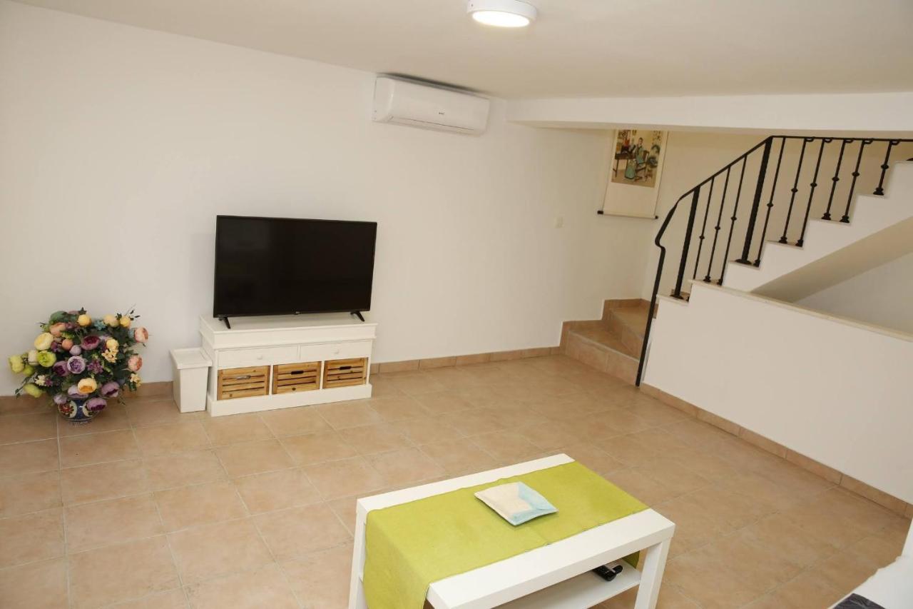 Holiday Home Yan With Bay View ヴォディツェ エクステリア 写真